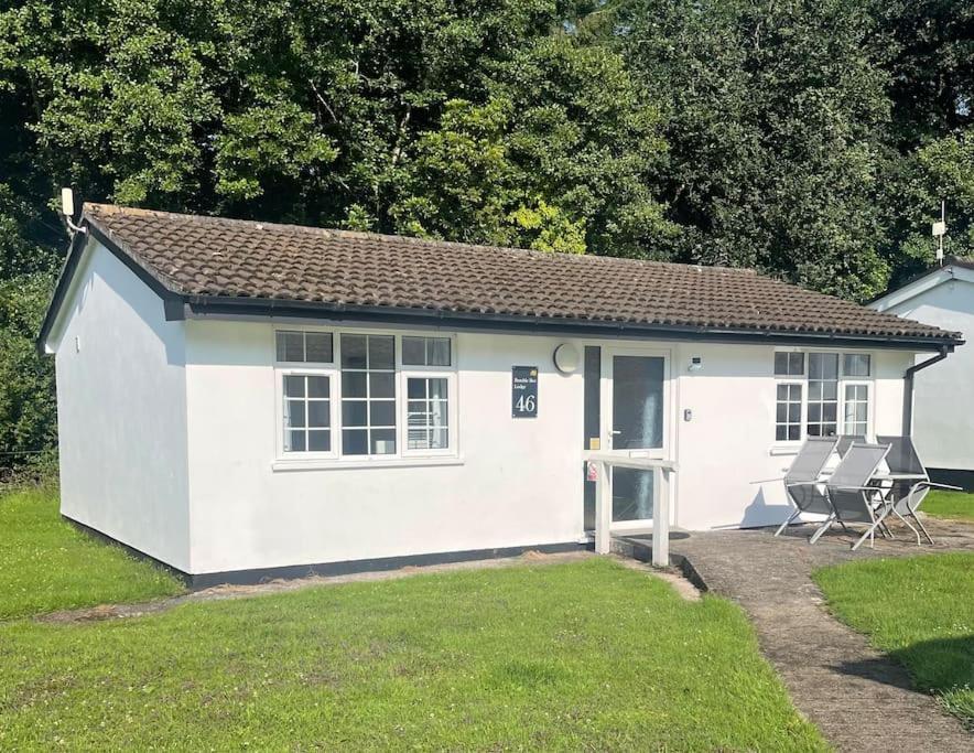 Bumblebee Lodge Saint Cleer Exterior photo